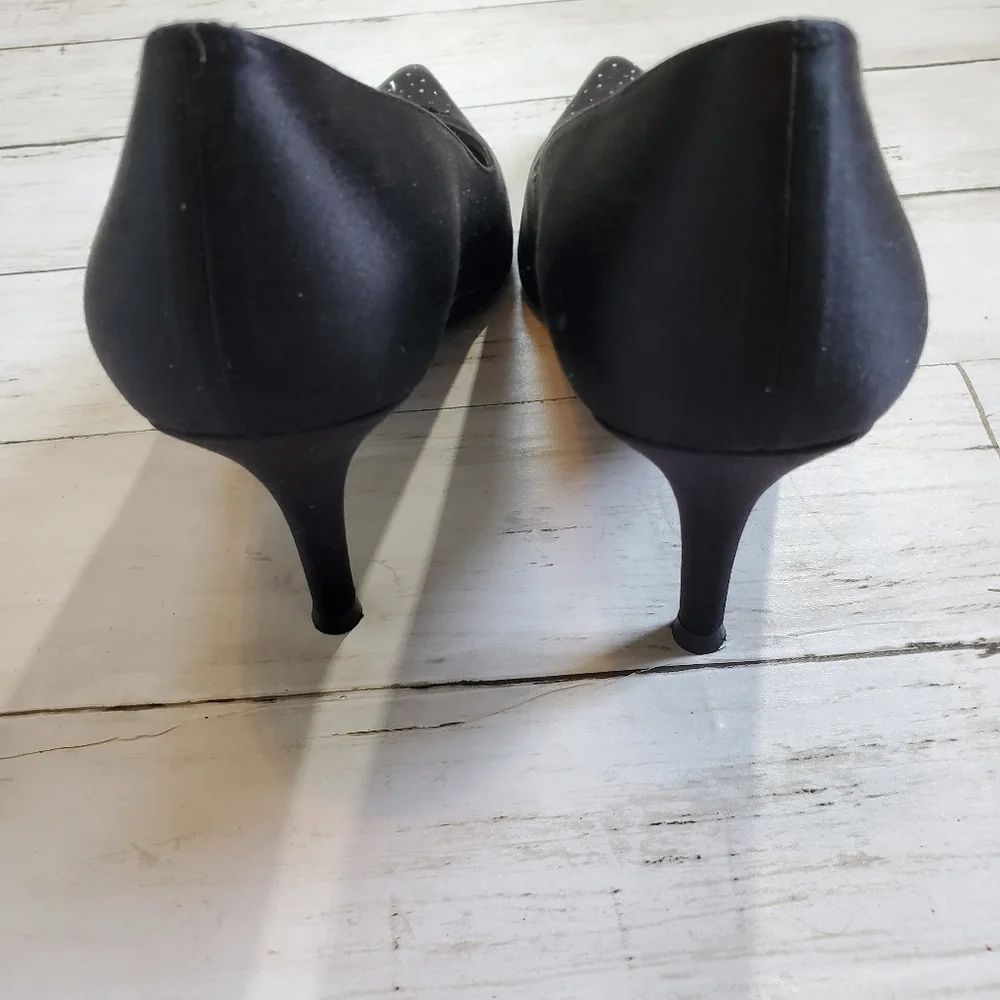 Stuart weitzman black satin high heel stiletto w‎ rhinestones size 8.5 poiny Toe